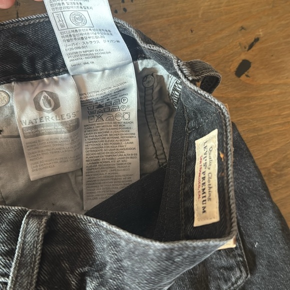 Levi's Vintage Black Long Denim Shorts 28 - Picture 5 of 5